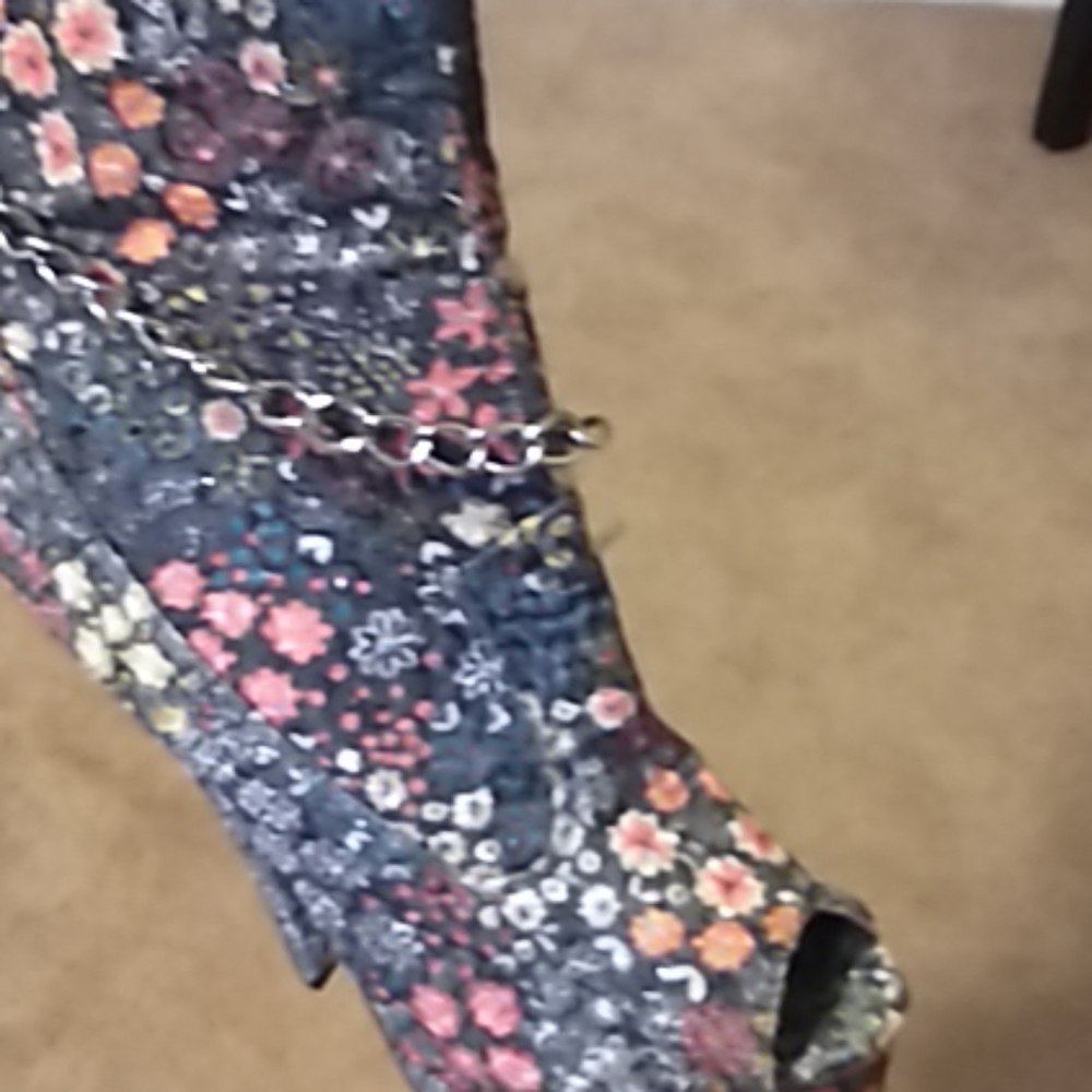 Boot - Picture 2 of 3